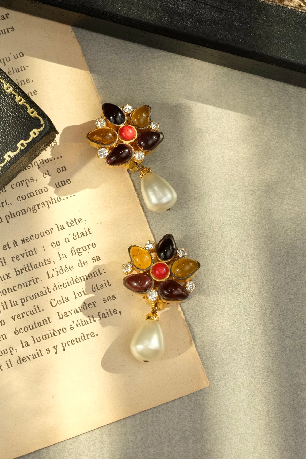 Vintage Chanel 93A Gripoix Glass & Pearl Drop Clip On Earrings