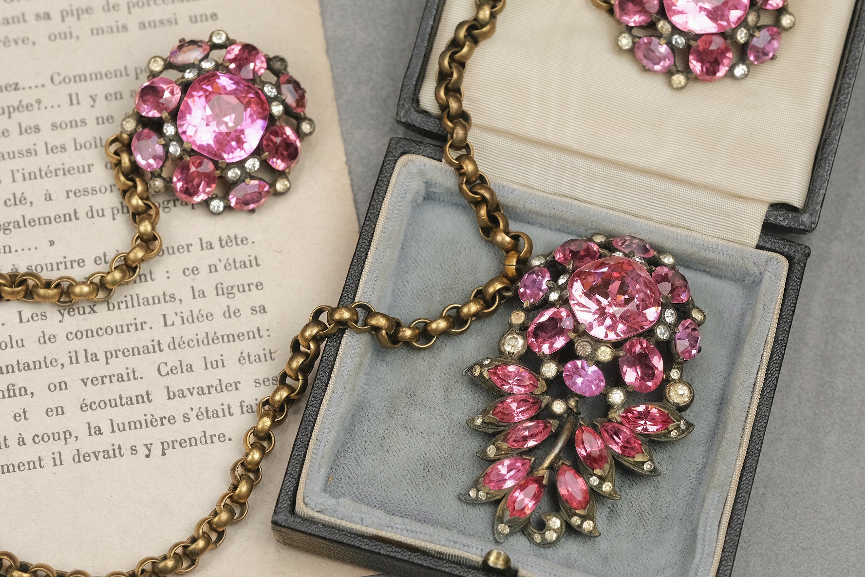 Rare 1930s Unsigned Eisenberg Original Linked Dress Adornment Set Pink Rhinestone Fur Clip