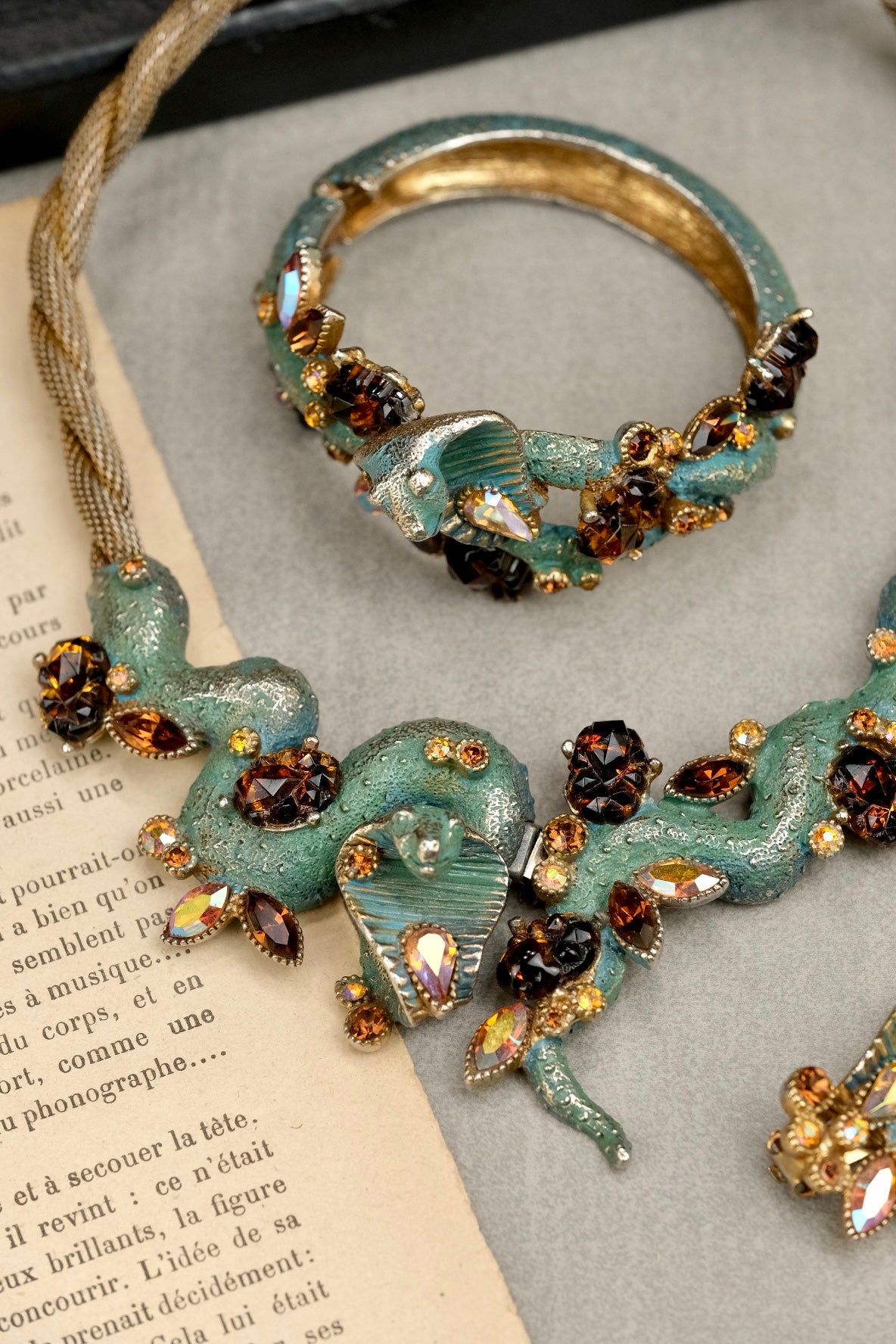 HAR snake necklace and hinged bracelet detail