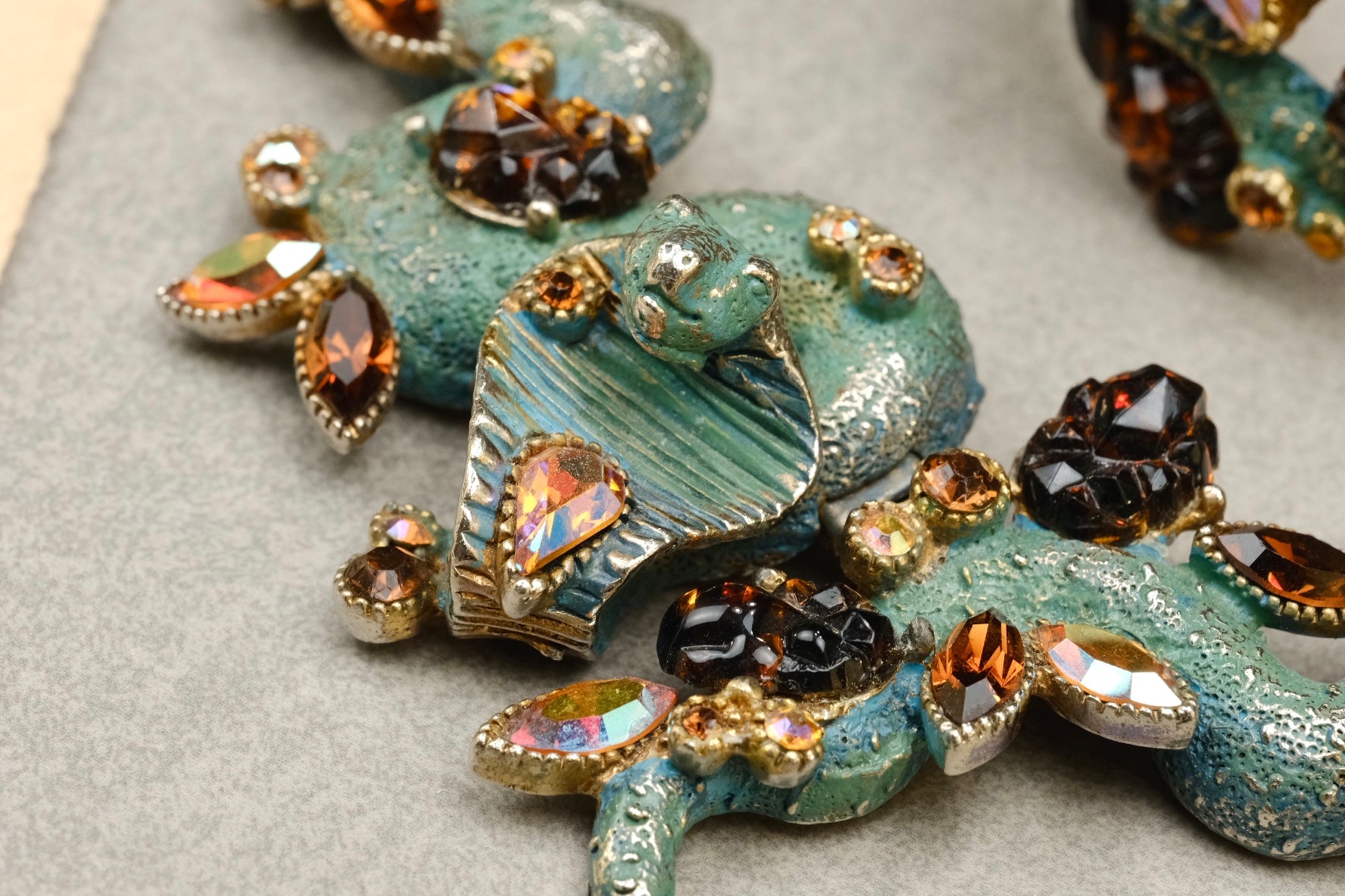 HAR snake necklace cobra and amber rhinestone detail