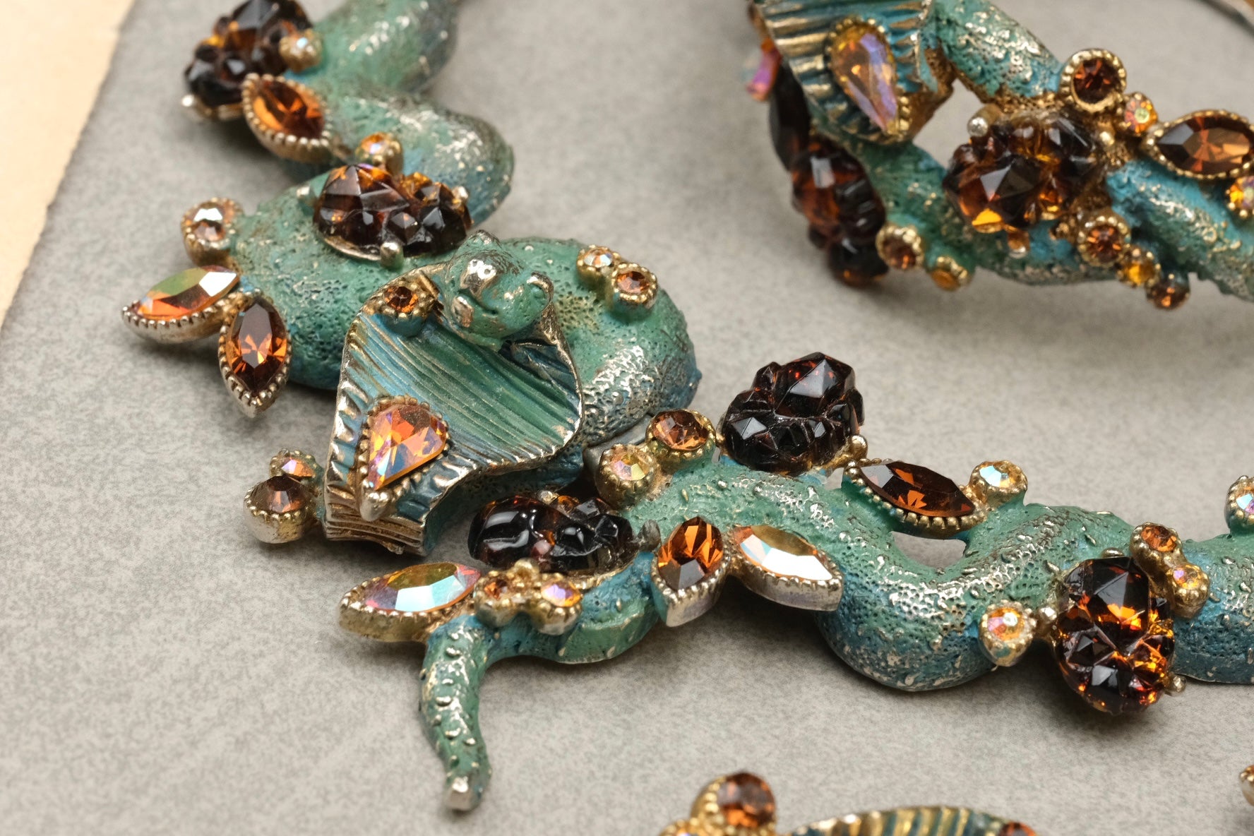 Vintage HAR snake jewelry molten brown glass stone detail