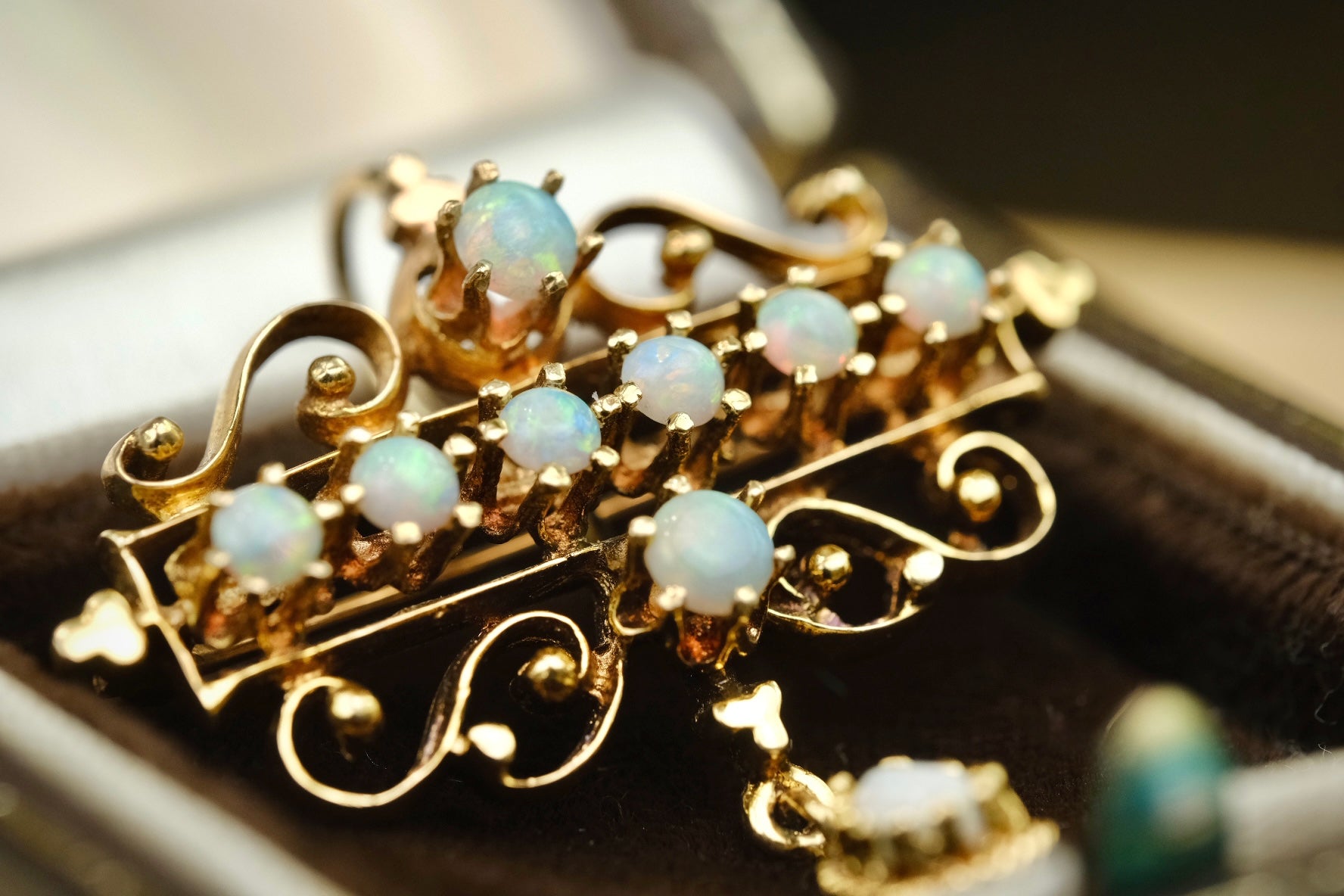 Mid-century 14K gold opal brooch and pendant convertible — image 3