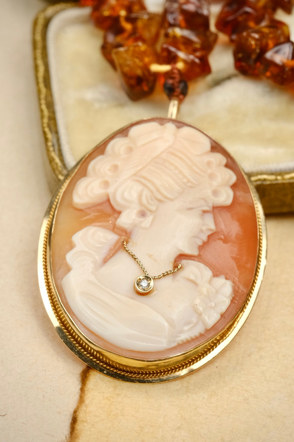 Cameo Habillé 14K gold diamond pendant brooch with Baltic amber necklace