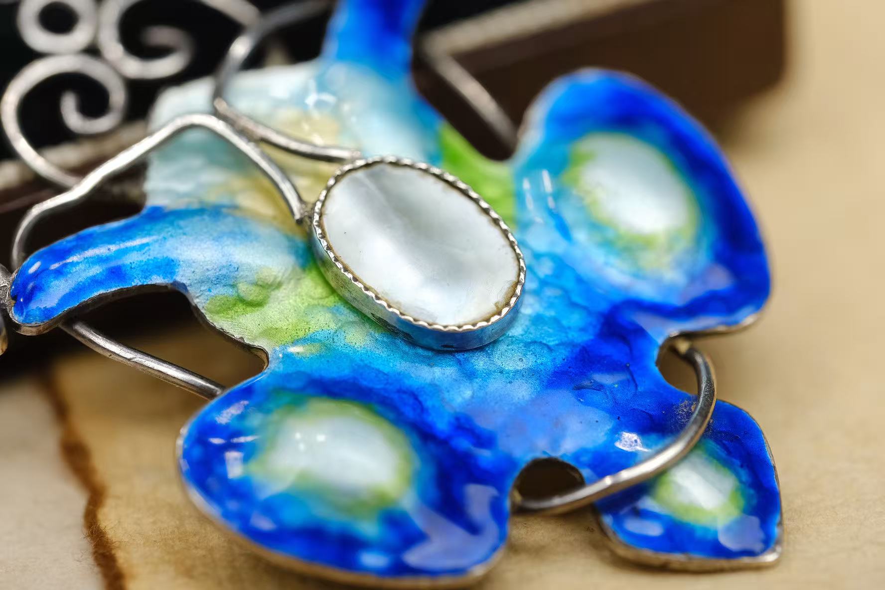 circa 1910s Arts and Crafts sterling silver enamel tulip pendant necklace enamel and mother-of-pearl detail