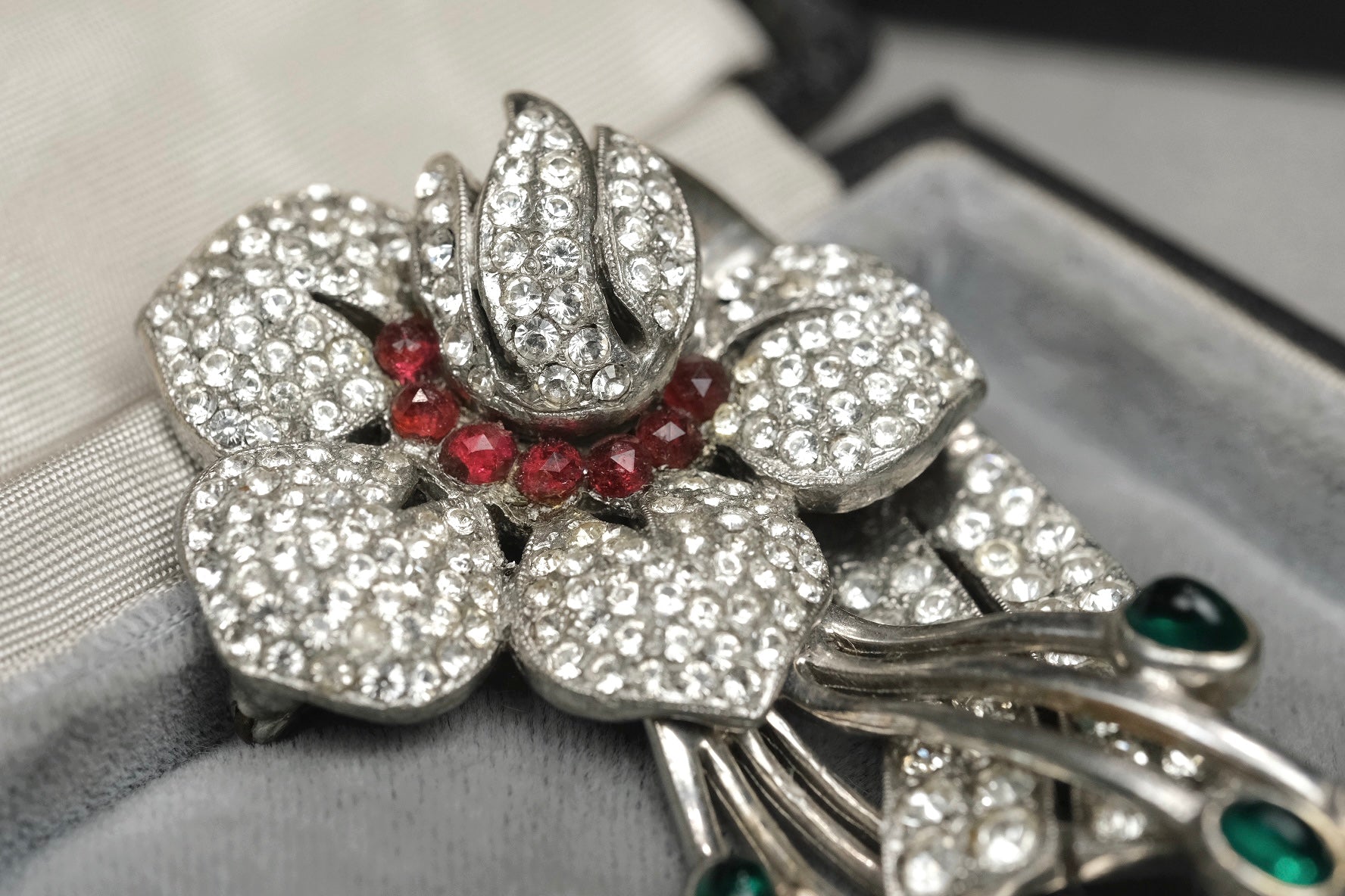 Rare Vintage 1930s Ciner Signed Floral Brooch with Rhinestones, Ruby Red Stones and Green Glass Cabochons