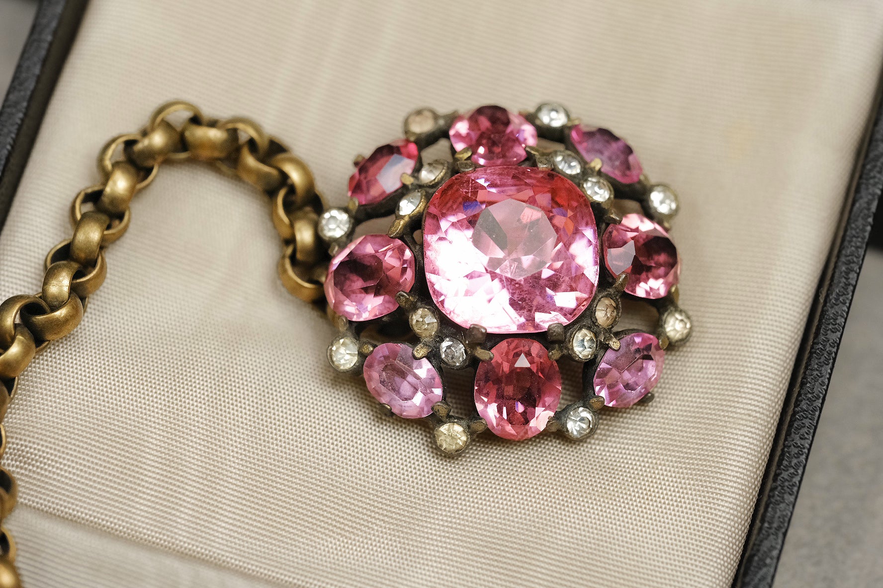 Rare 1930s Unsigned Eisenberg Original Linked Dress Adornment Set Pink Rhinestone Fur Clip