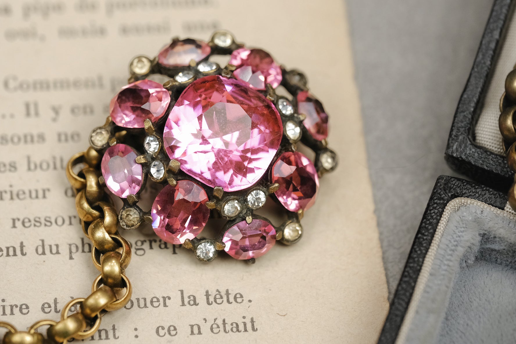 Rare 1930s Unsigned Eisenberg Original Linked Dress Adornment Set Pink Rhinestone Fur Clip
