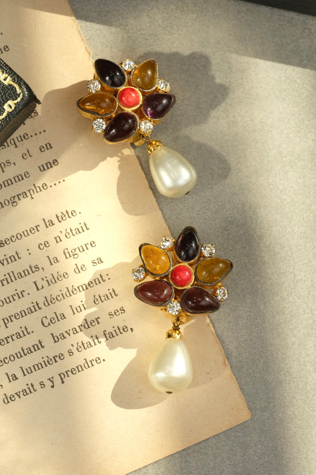 Vintage Chanel 93A Gripoix Glass & Pearl Drop Clip On Earrings