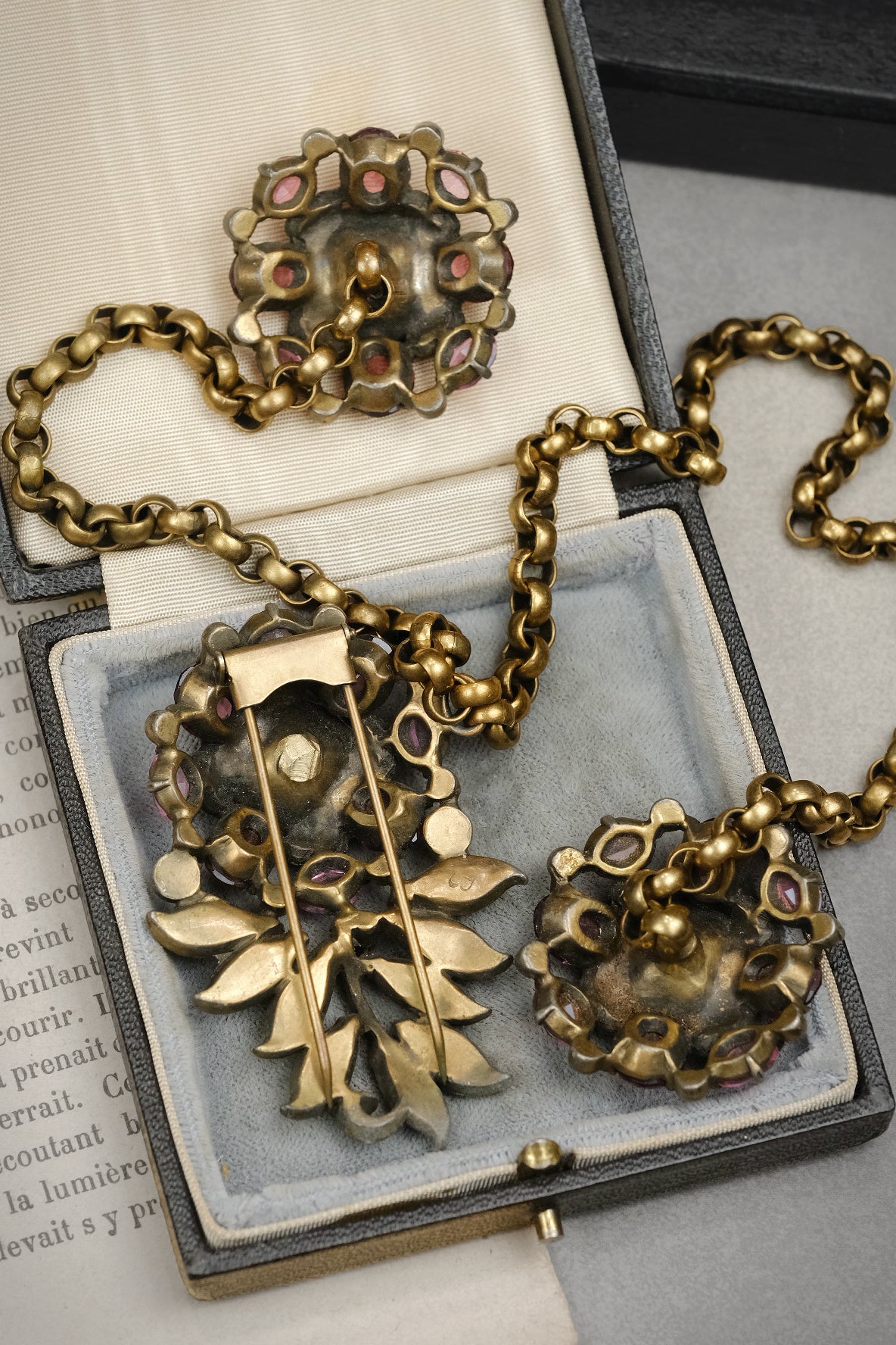 Rare 1930s Unsigned Eisenberg Original Linked Dress Adornment Set Pink Rhinestone Fur Clip
