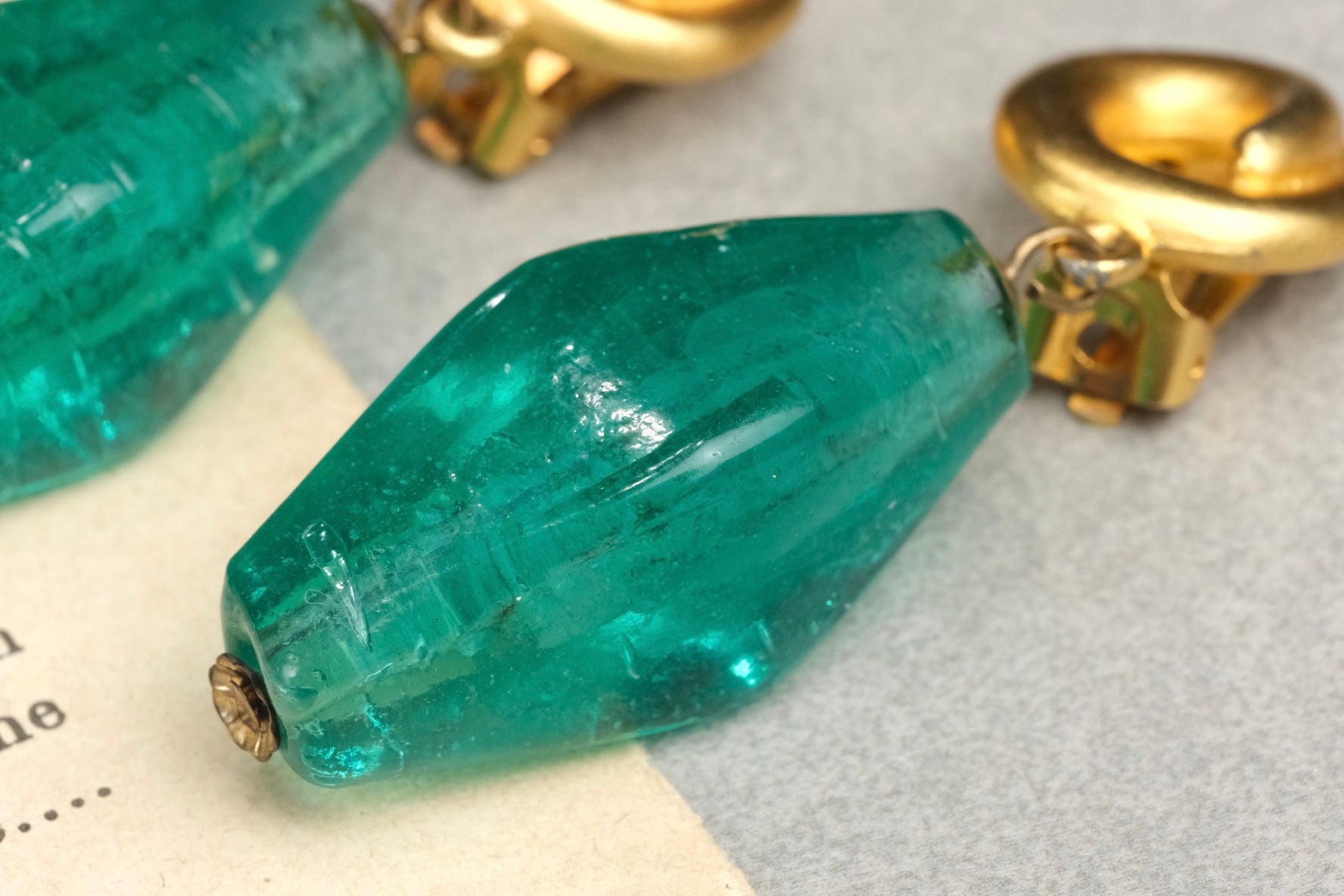 Vintage Unsigned French Emerald Green Art Glass / Poured Glass Clip On Earrings | Rich Gold Tone