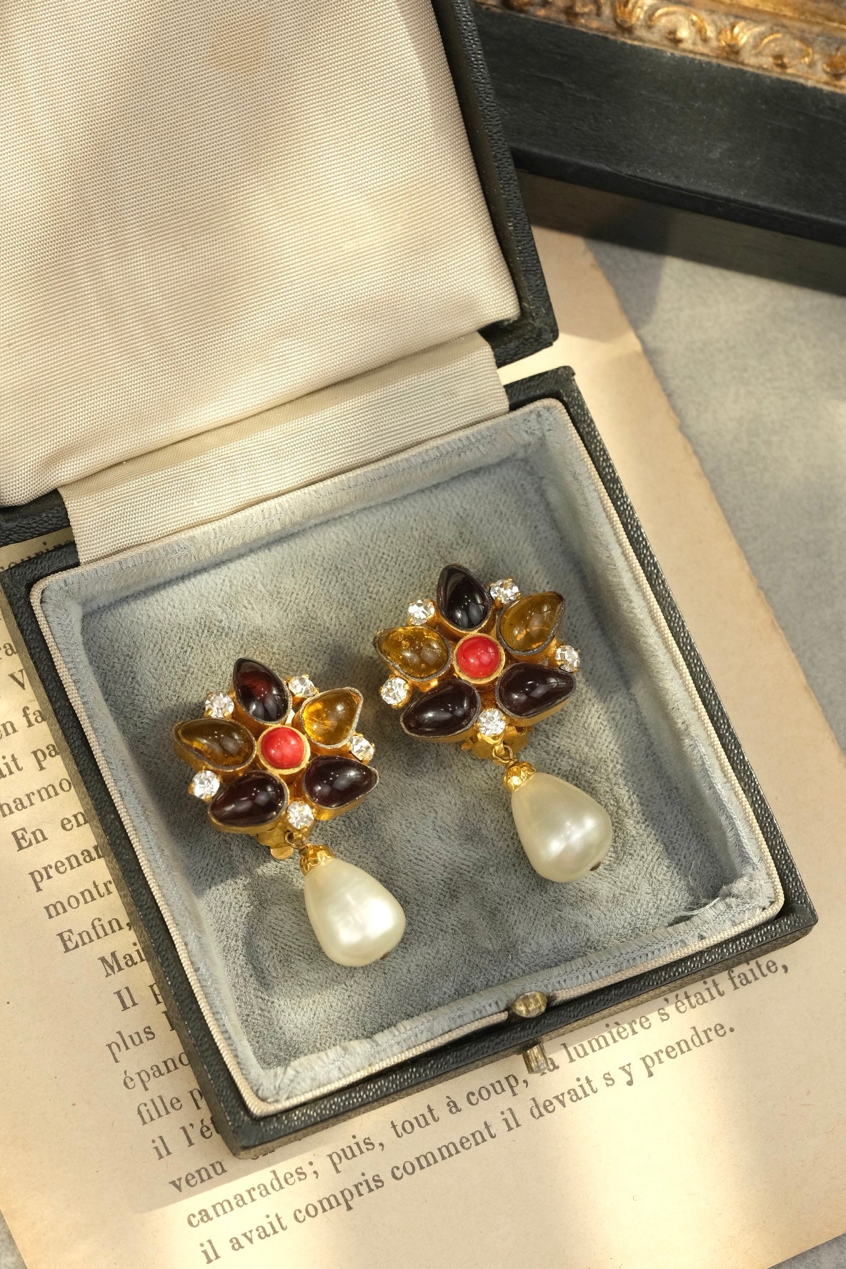Vintage Chanel 93A Gripoix Glass & Pearl Drop Clip On Earrings