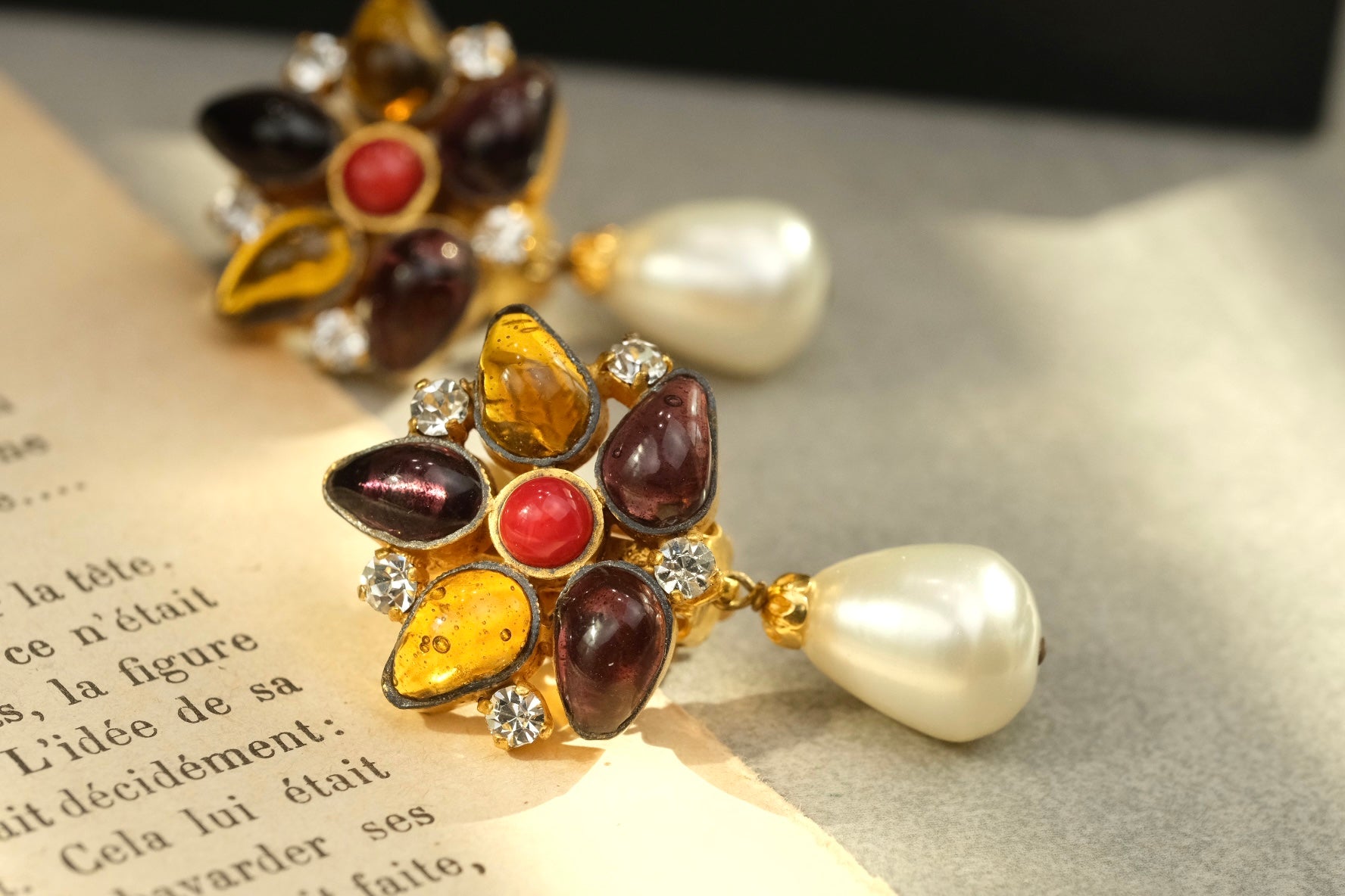 Vintage Chanel 93A Gripoix Glass & Pearl Drop Clip On Earrings