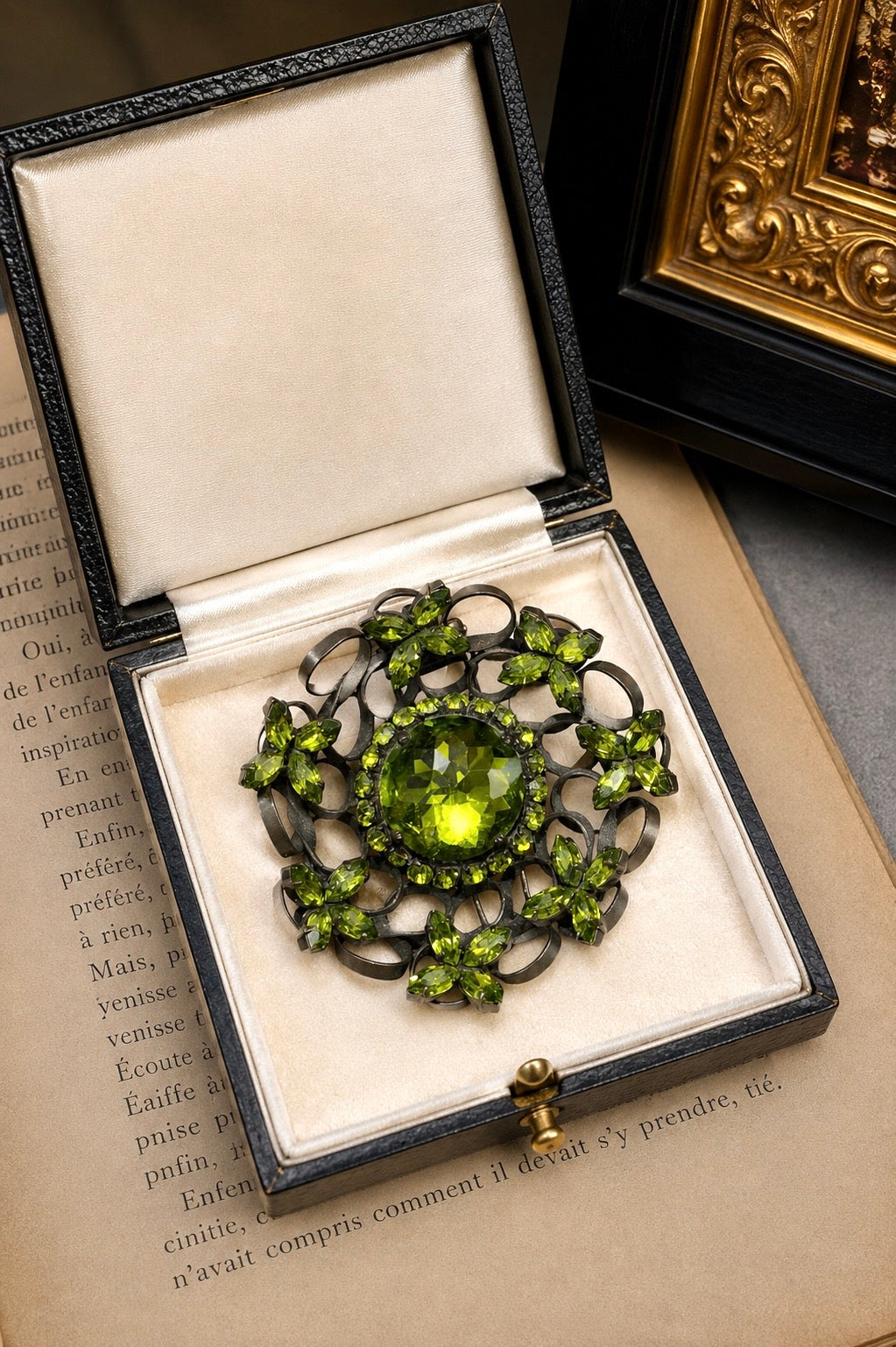 Vintage Roger Jean Pierre Depose signed Olive Green Crystal Clover Fur Clip/Brooch