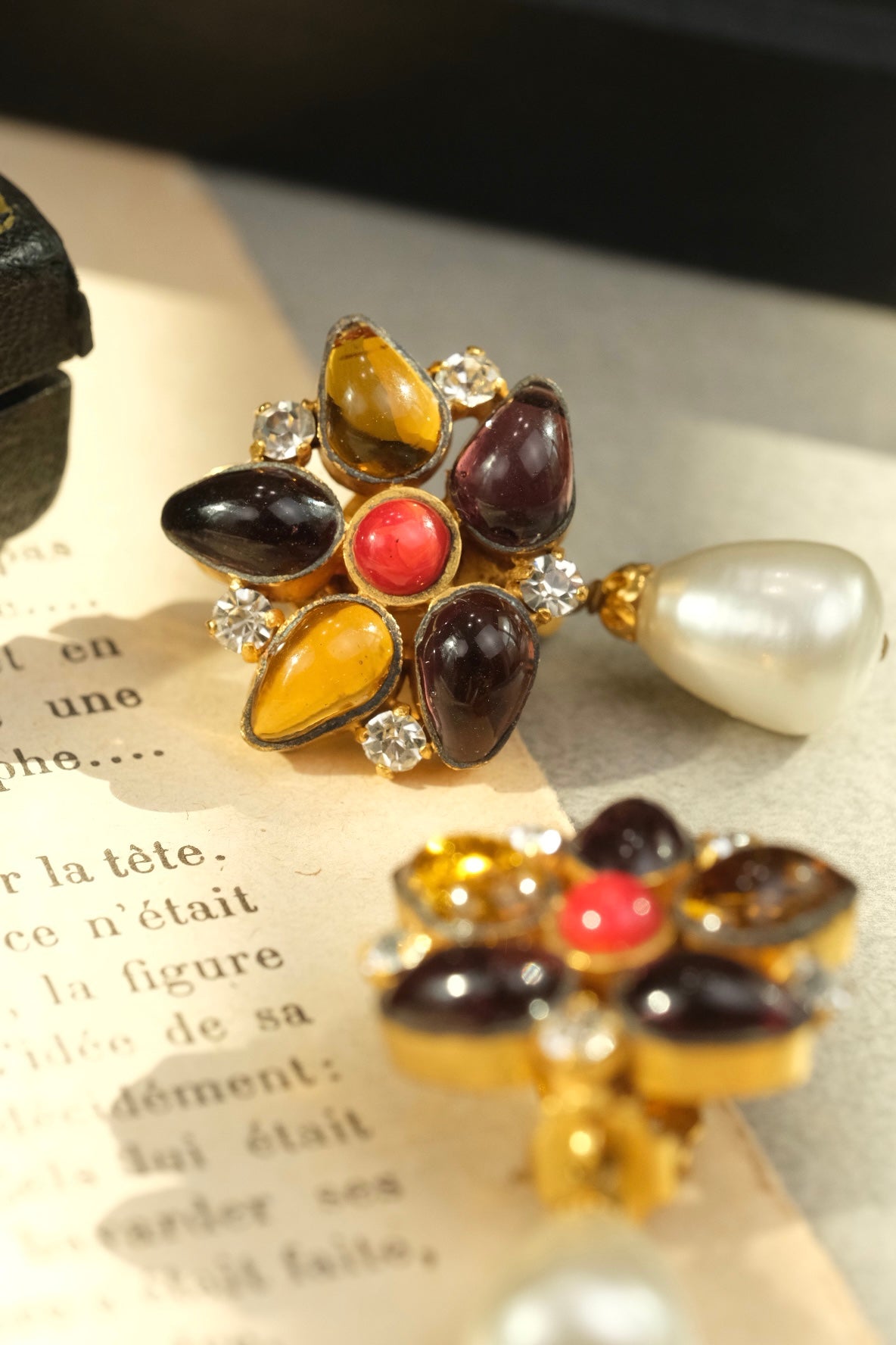Vintage Chanel 93A Gripoix Glass & Pearl Drop Clip On Earrings