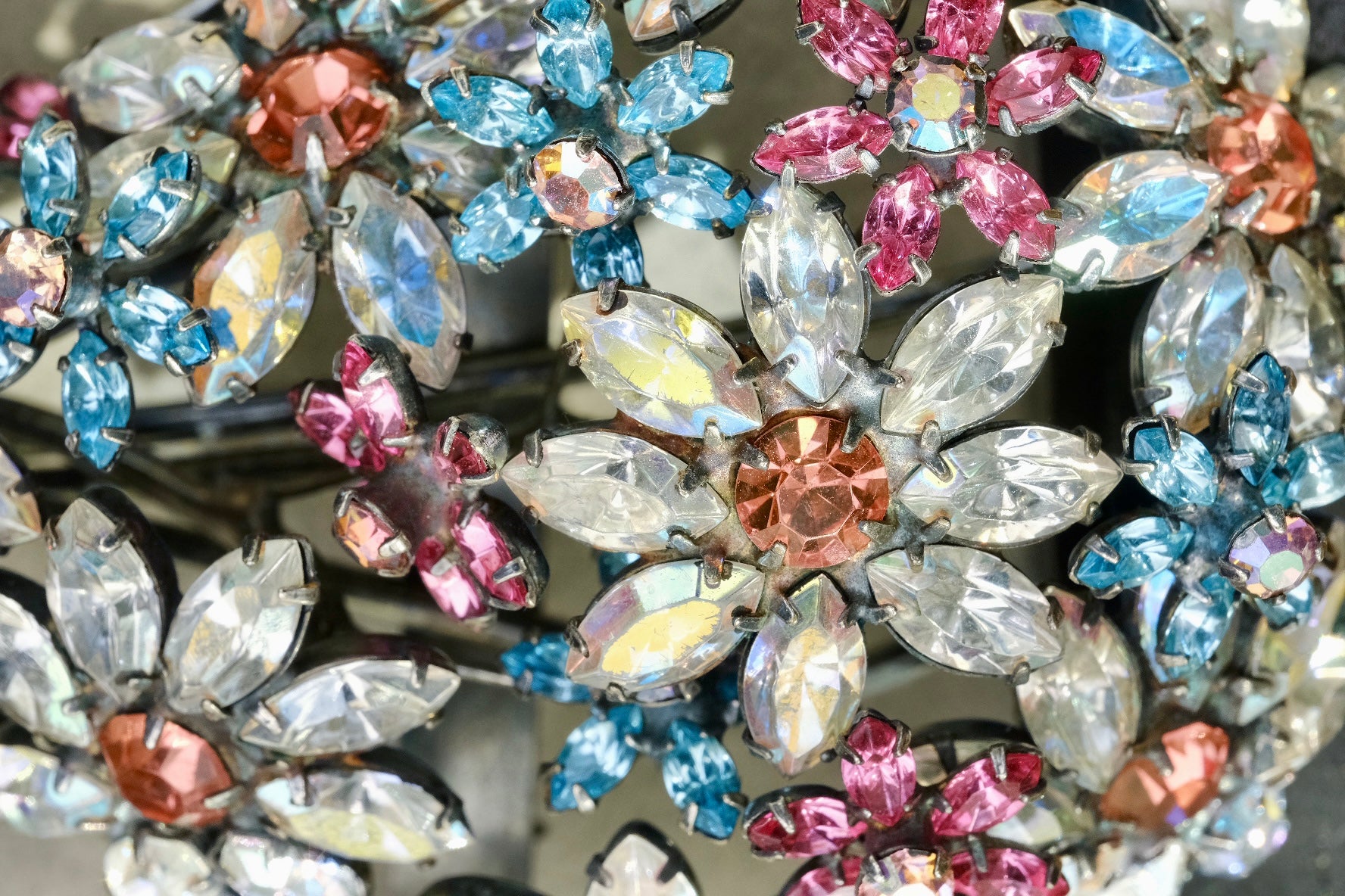 Vintage Dorothy Bauer Giant Dimensional Floral Bouquet Brooch – Aurora Borealis Rhinestones, Art Statement Piece, 16cm