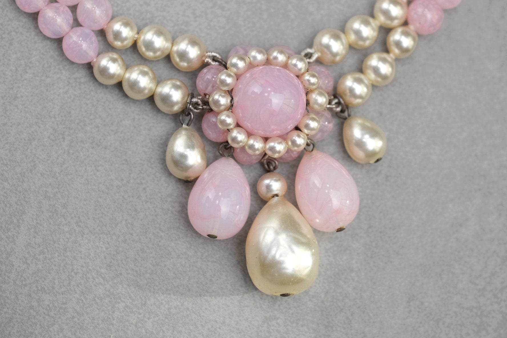 Louis Rousselet pink glass and pearl necklace centerpiece detail